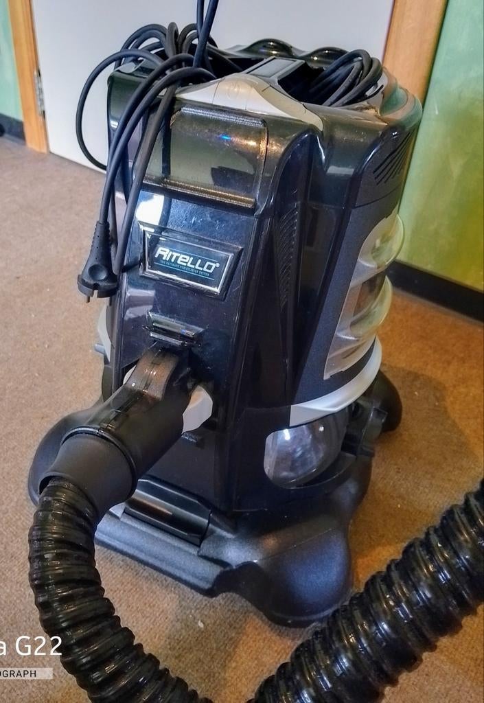 Ritello R2 stofzuiger met waterfilter, Elektronische apparatuur, Ophalen, Zo goed als nieuw, Waterstofzuiger, Minder dan 1200 watt