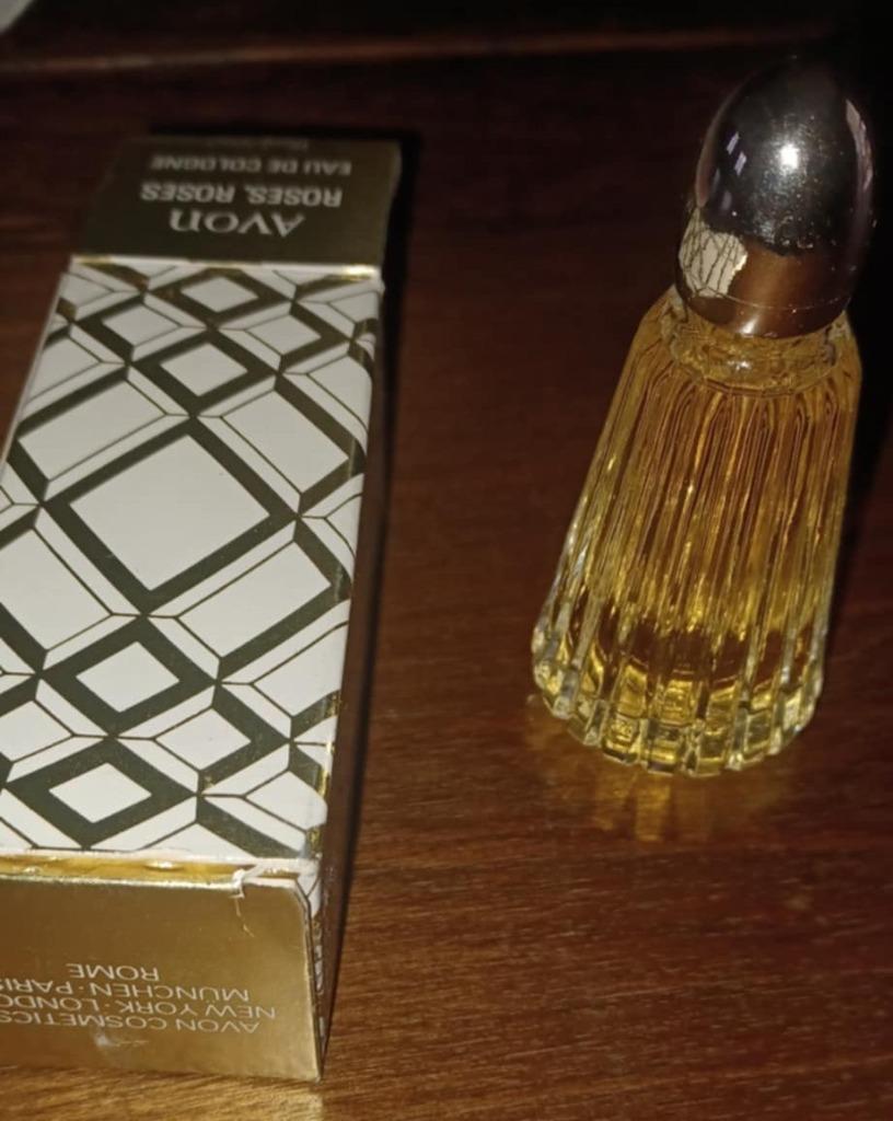 Eau de Cologne AVON ROSES, Enlèvement ou Envoi, Neuf, Bouteille de parfum, Plein