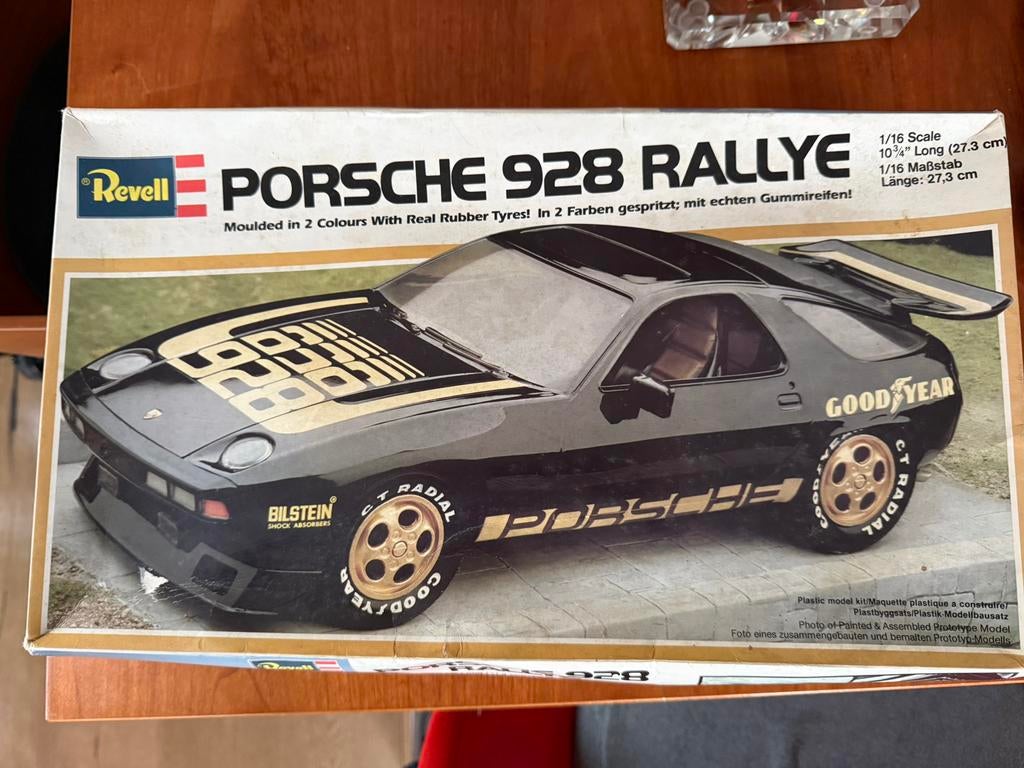 Revell porsche 928 Rally 1:16 100€, Ophalen, Zo goed als nieuw, Revell