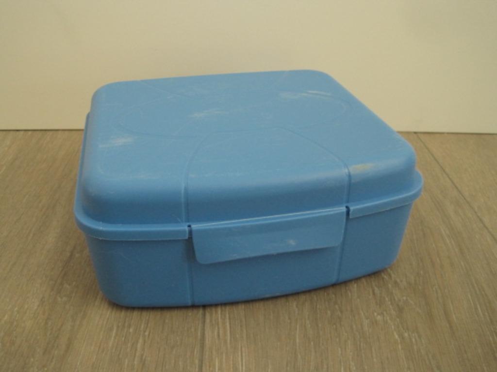 Grote ruime Brooddoos blauw met handige sluitklep, Ophalen of Verzenden, Gebruikt, Blauw, Bus of Trommel