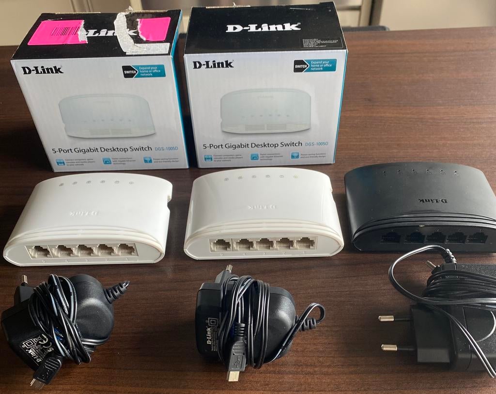 3xDLink gigabit switch,3xDLink fast ethernet switch,2x Fritz, Ophalen, Zo goed als nieuw, DLink / Fritz!