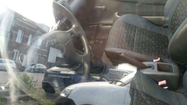 Mazda 323à vendre avec contrôle technique, Achat, Alarme, Boîte manuelle, Particulier