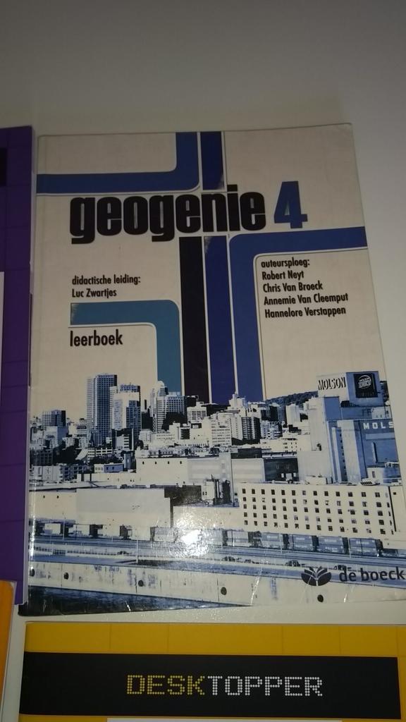 Geogenie 4, Boeken, Ophalen of Verzenden, Zo goed als nieuw