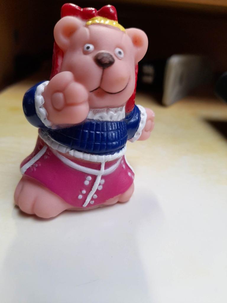 Klein popje van een berin in rubber, Ophalen of Verzenden, Gebruikt