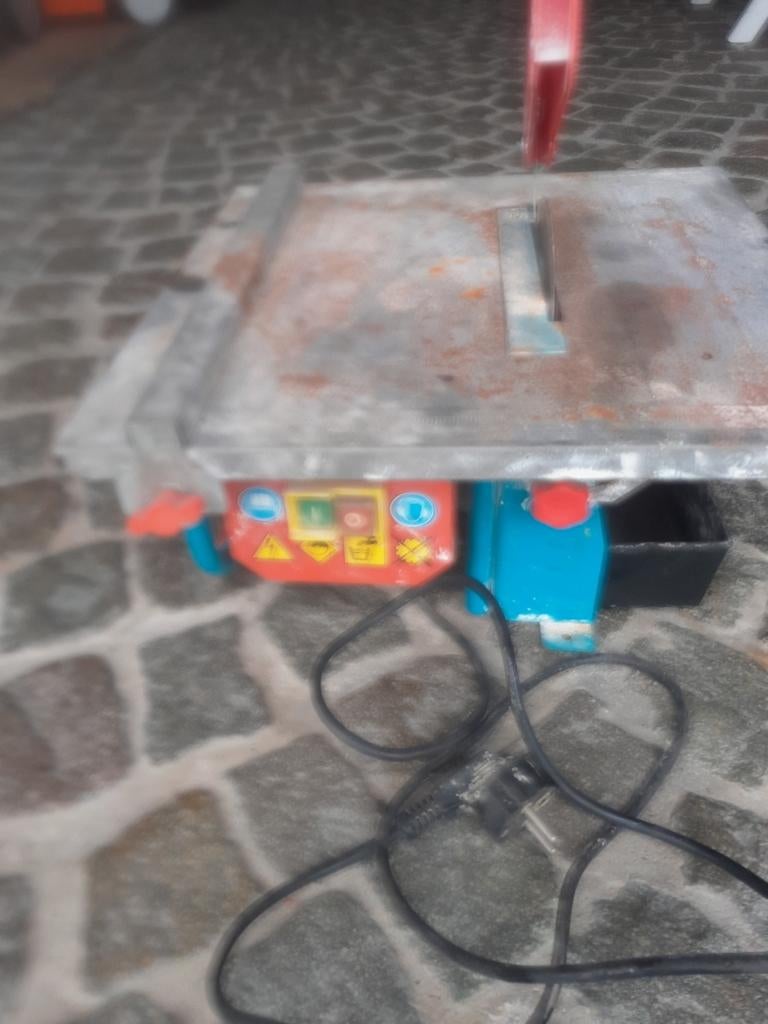 Tegelzaafmachine merk omecanic, Ophalen, Zo goed als nieuw