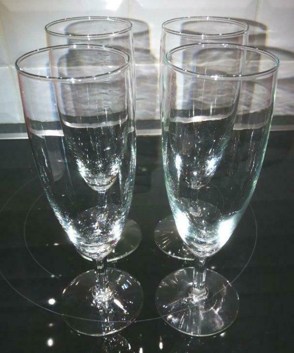 4 champagneglazen, H 17 cm, diam. 5 cm., Huis en Inrichting, Ophalen of Verzenden, Gebruikt, Glas of Glazen