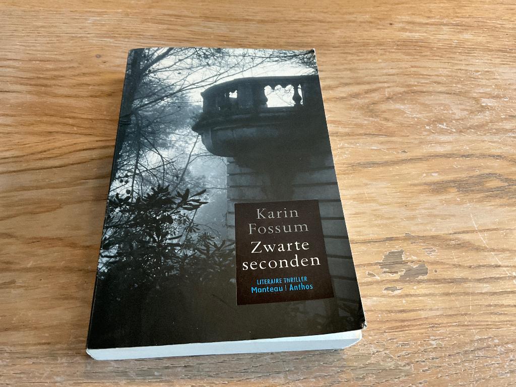 Karin Fossum - Zwarte seconden, Boeken, Ophalen of Verzenden, Gelezen