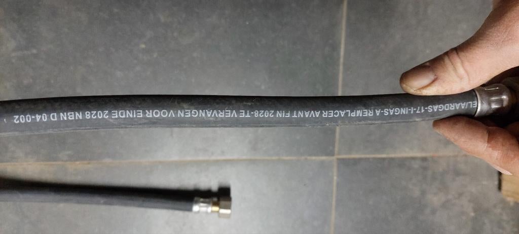 Natural gas flexible hose (NBN standard) in good condition, Enlèvement