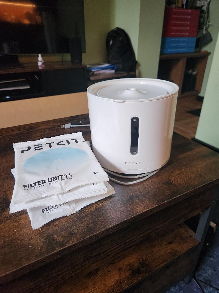 Fontaine à eau Petkit avec 4 nouveaux filtres, Animaux & Accessoires, Enlèvement, Automatiquement, Utilisé
