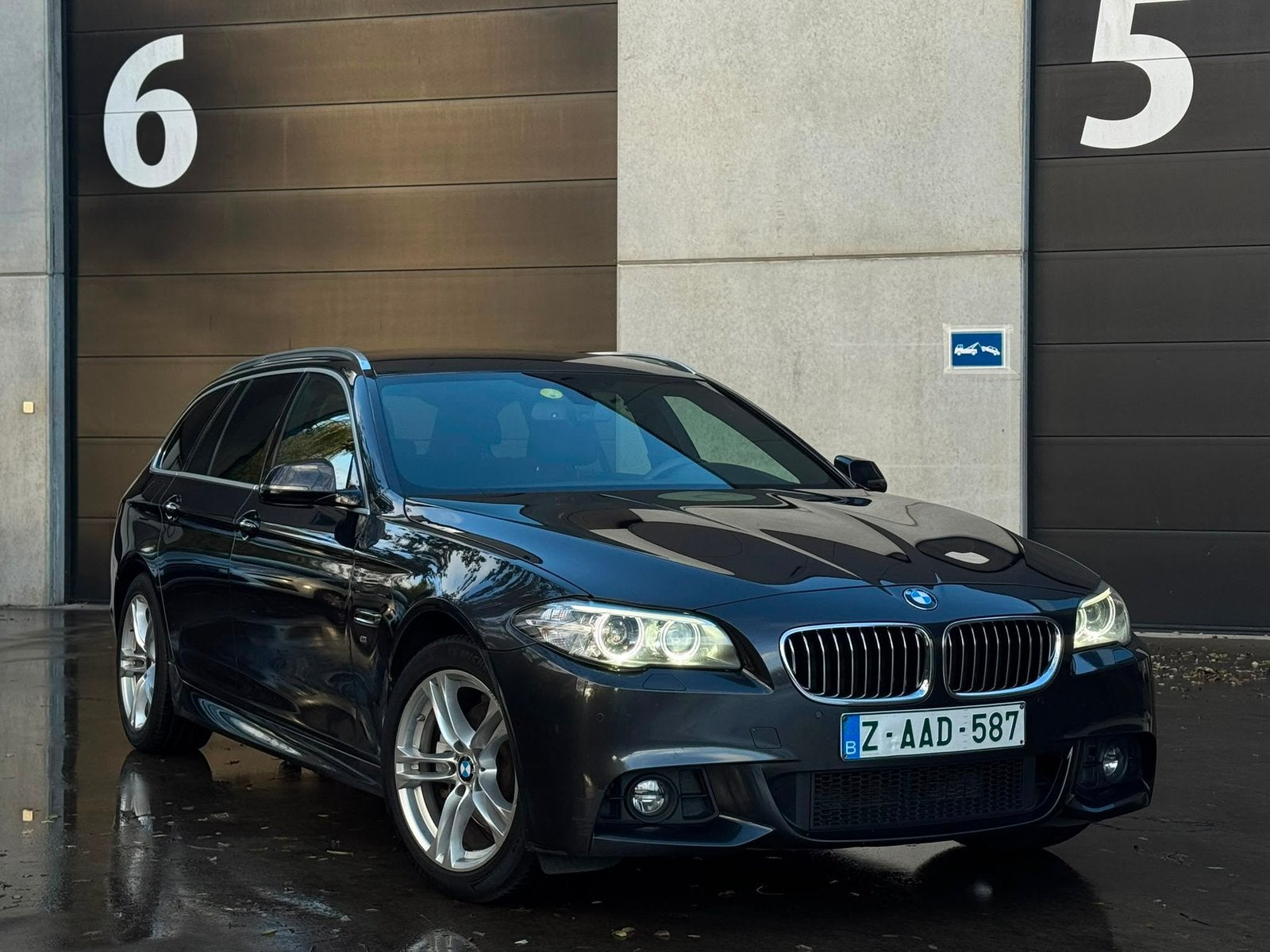 BMW Série 5 2.0d automatique 2014  Package M d'origine Euro6, Autos, BMW, Cuir, Argent ou Gris, Euro 6, Noir