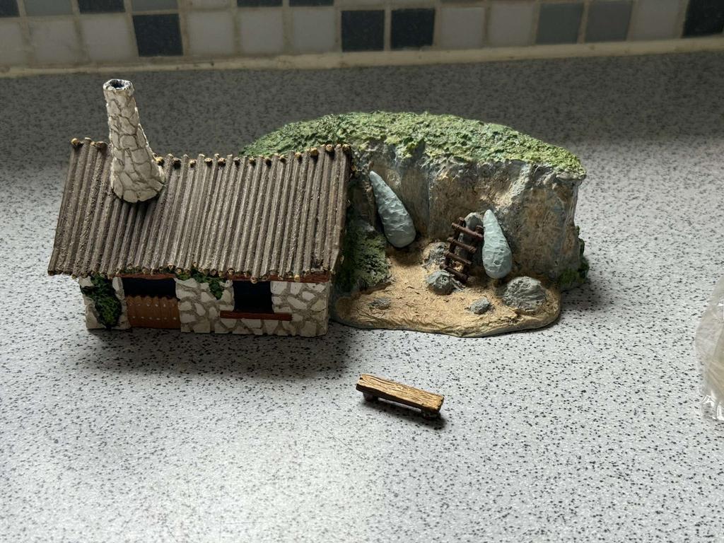 La maison d’obelix pixi avec boite, complète, Collections, Statues & Figurines, Enlèvement ou Envoi, Comme neuf