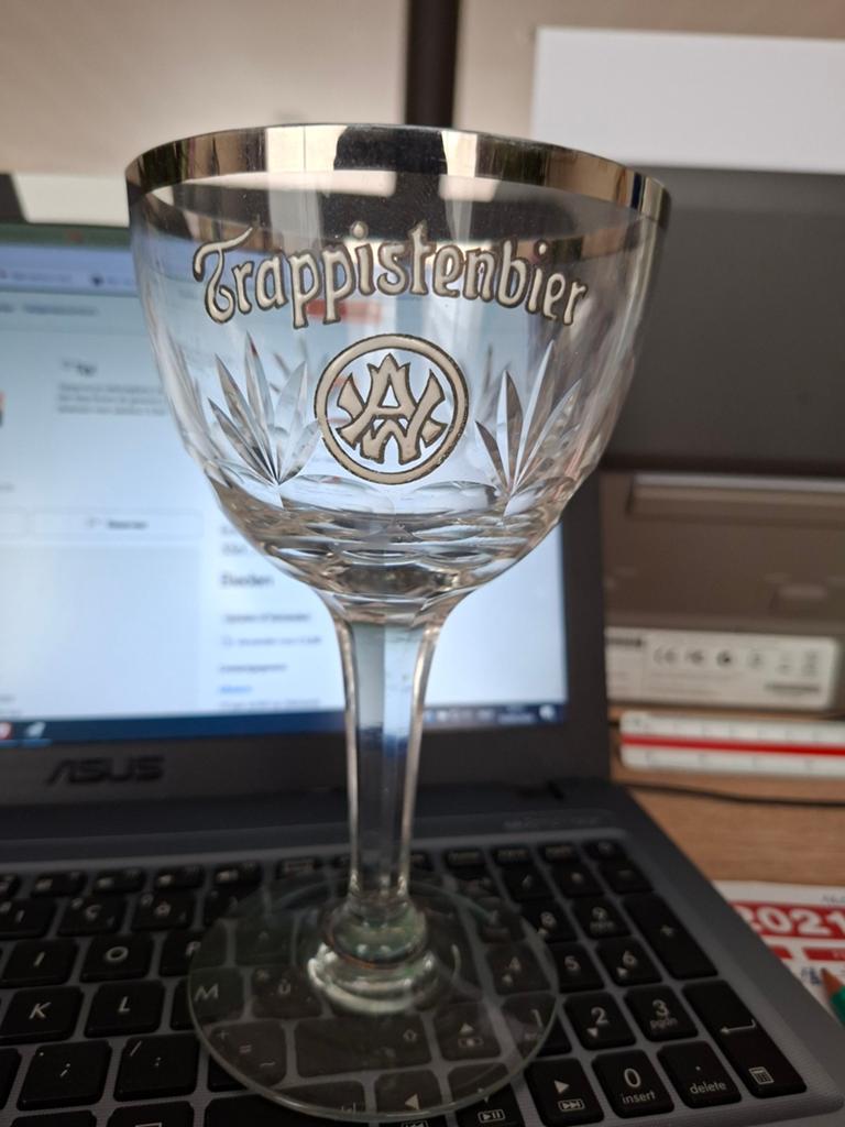Email Trappisten Westmalle 33cl , rechte P, Collections, Marques de bière, Enlèvement ou Envoi, Comme neuf, Verre ou Verres, Autres marques