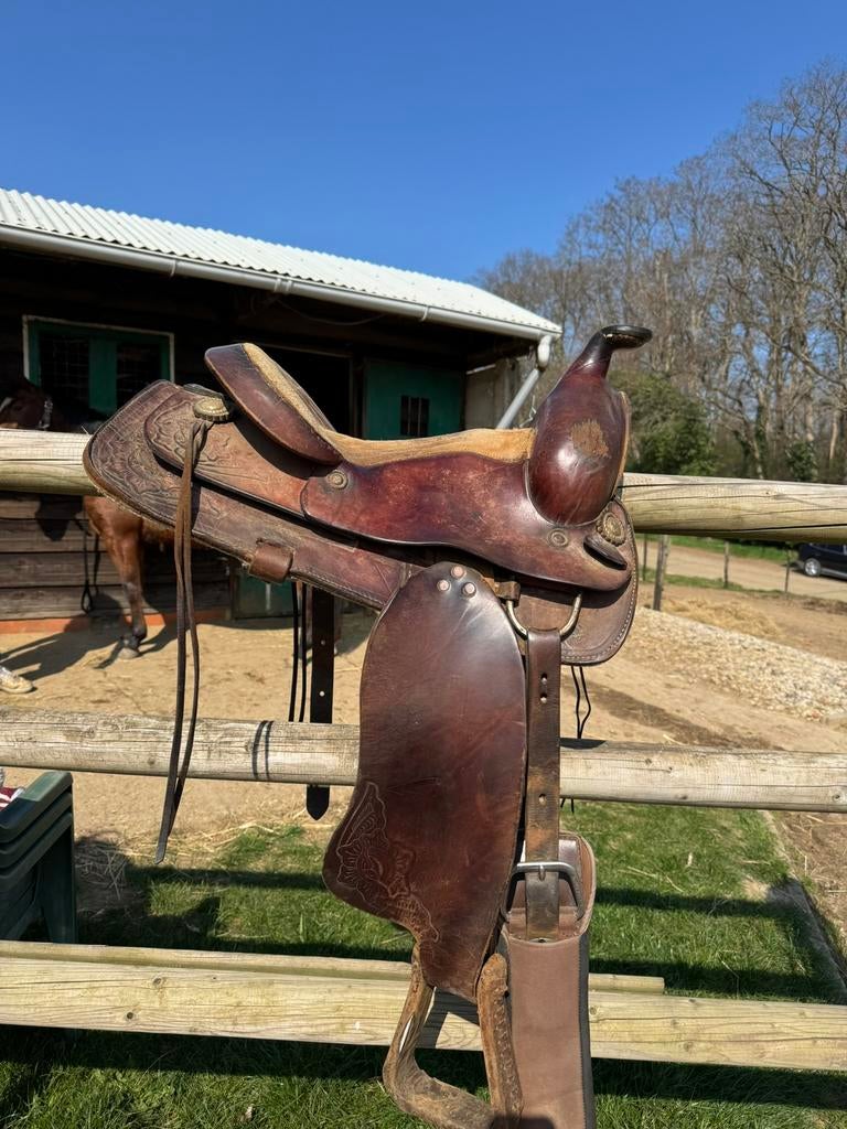 16 inch westernzadel, Ophalen, Zo goed als nieuw