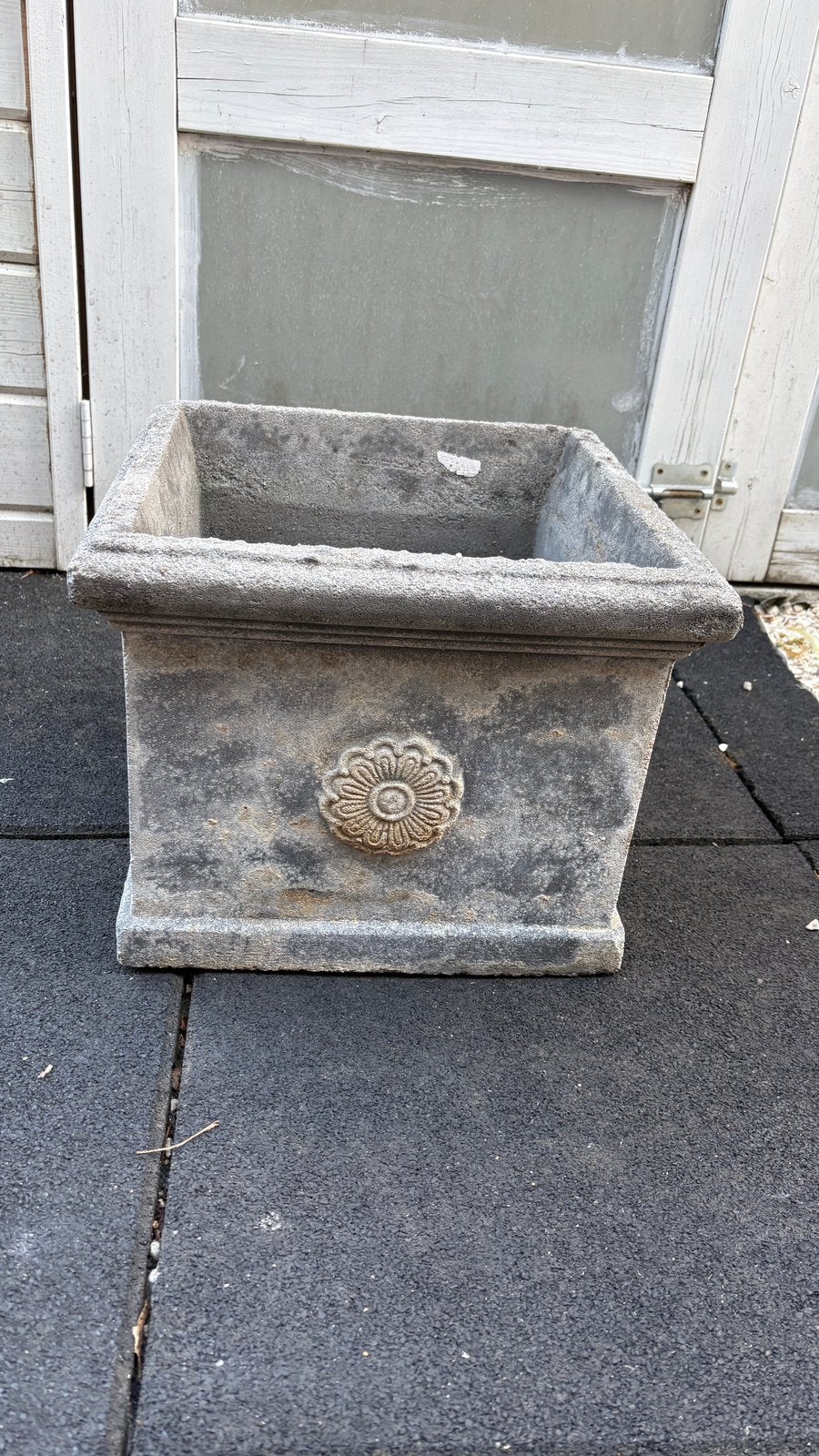 2 winter vaste mooie prachtige tuinpotten, Tuin en Terras, Ophalen, Zo goed als nieuw