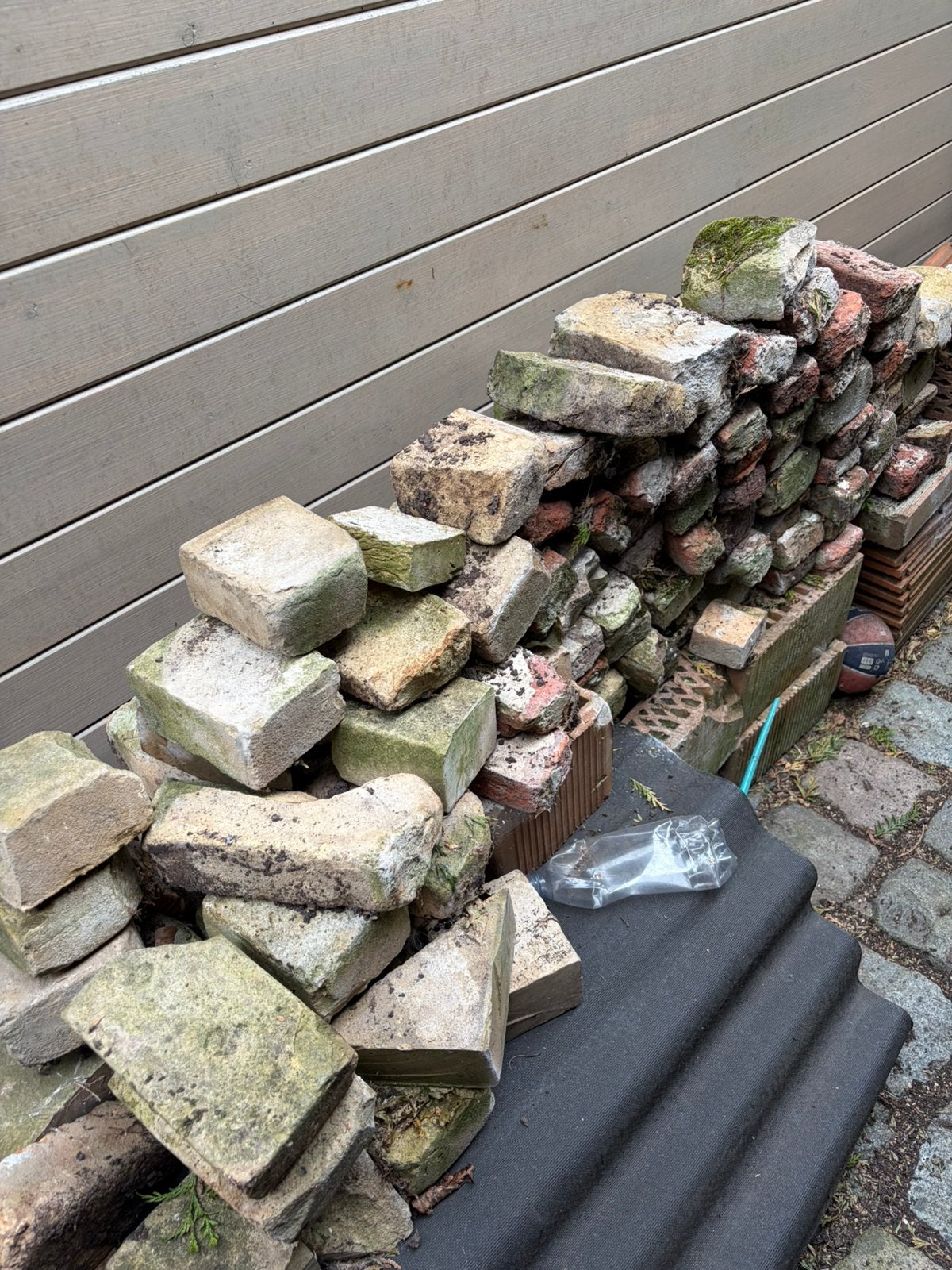 Gevelstenen en snelbouwers gratis, Ophalen, Zo goed als nieuw, Bakstenen