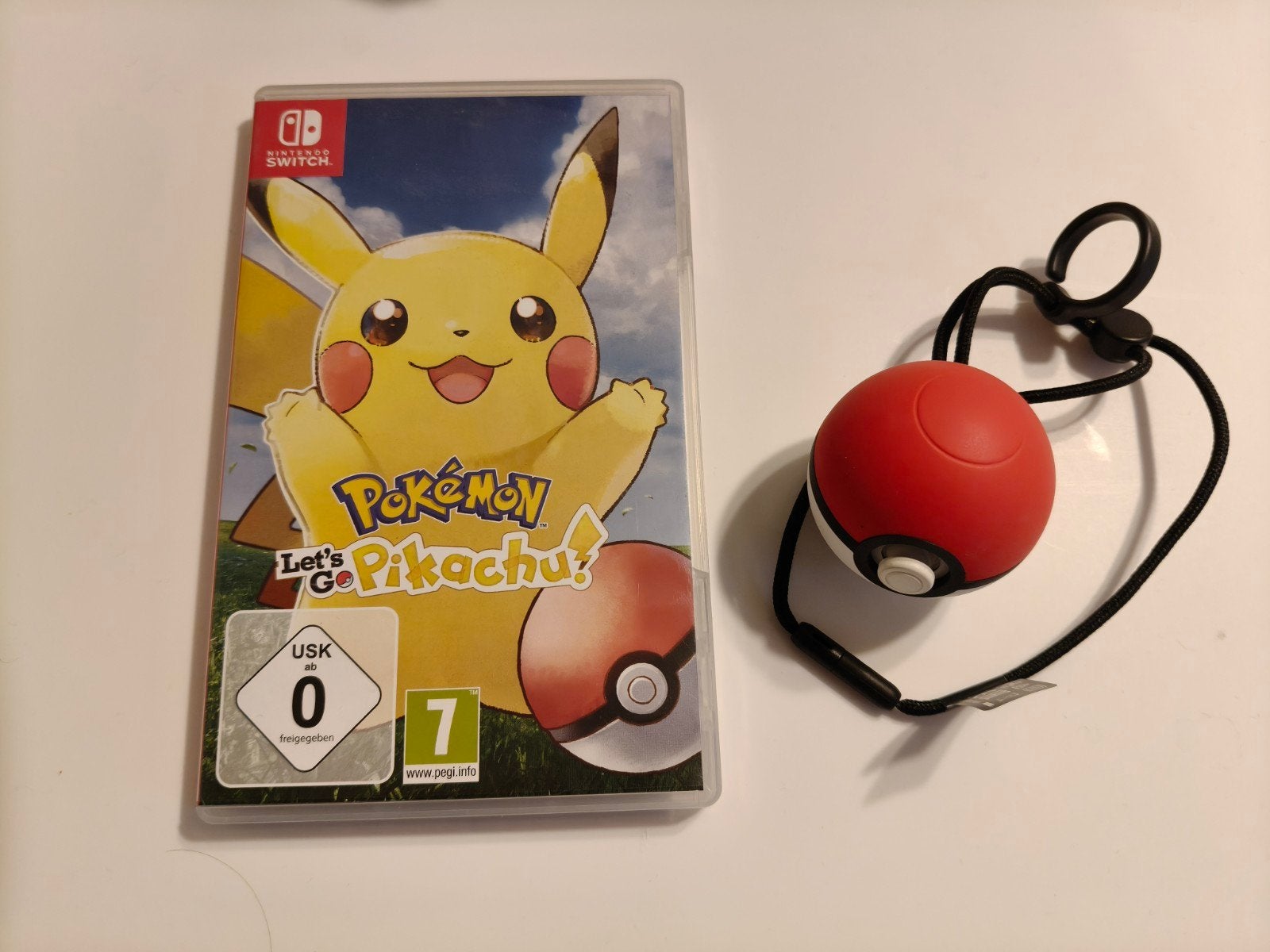 Pokemon Let's go Pikachu met Pokebal controller, 1 joueur, Aventure et Action, Enlèvement, Utilisé