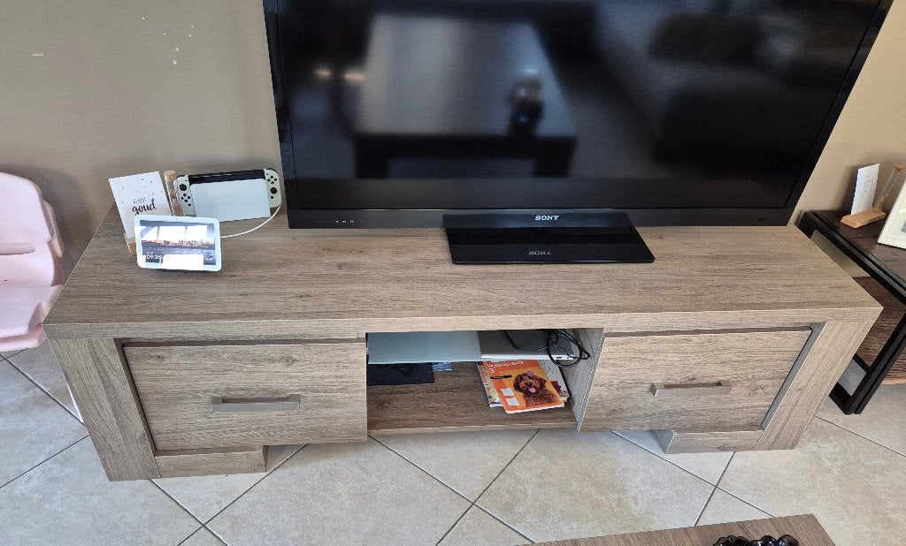 2 kasten en 1 tafel woonkamer, Ophalen, Gebruikt