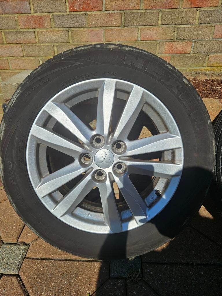 Jantes alu mitsubishi Asx 17" 6.5j ET46 + 4 pneus 215 60 17, Autos : Pièces & Accessoires, Pneus et Jantes, 215 mm, Pneus été