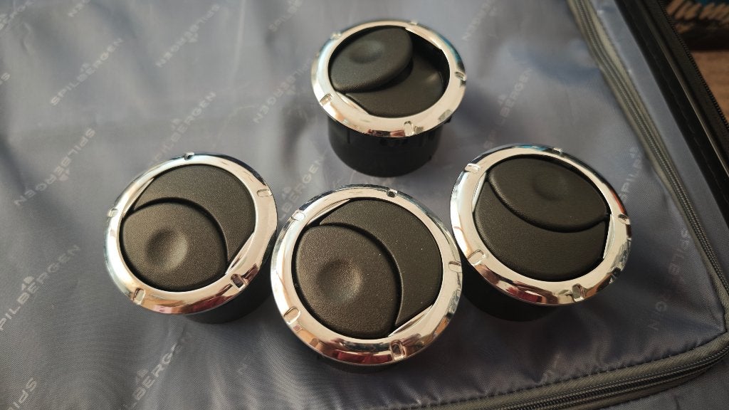 4 grilles de ventilation pour un Dacia Duster ou autres, Enlèvement, Neuf, Dacia