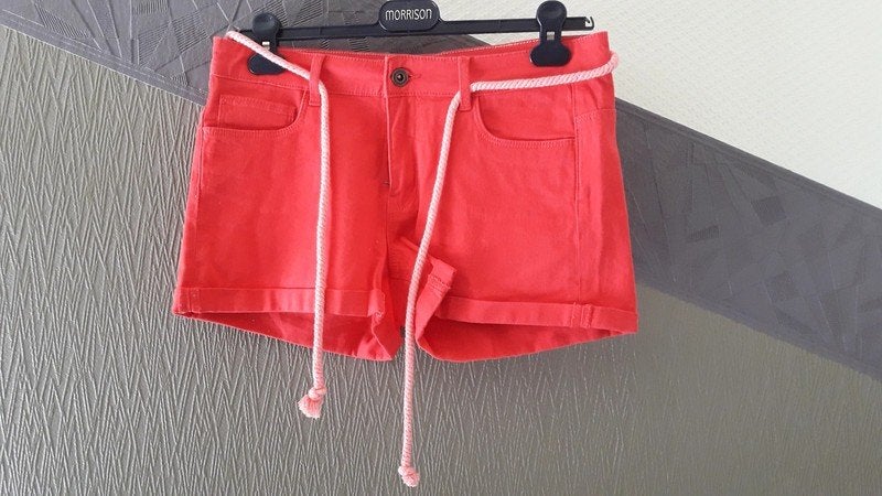 Rode short, maat : m. Merk : Only., Vêtements | Femmes, Culottes & Pantalons, Taille 38/40 (M), Only, Enlèvement ou Envoi, Neuf