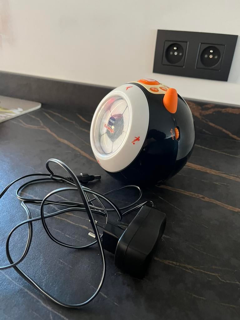 Vtech KidiMagic Voetbal wekker, Enfants & Bébés, Enlèvement ou Envoi, Comme neuf, Pendule ou Horloge