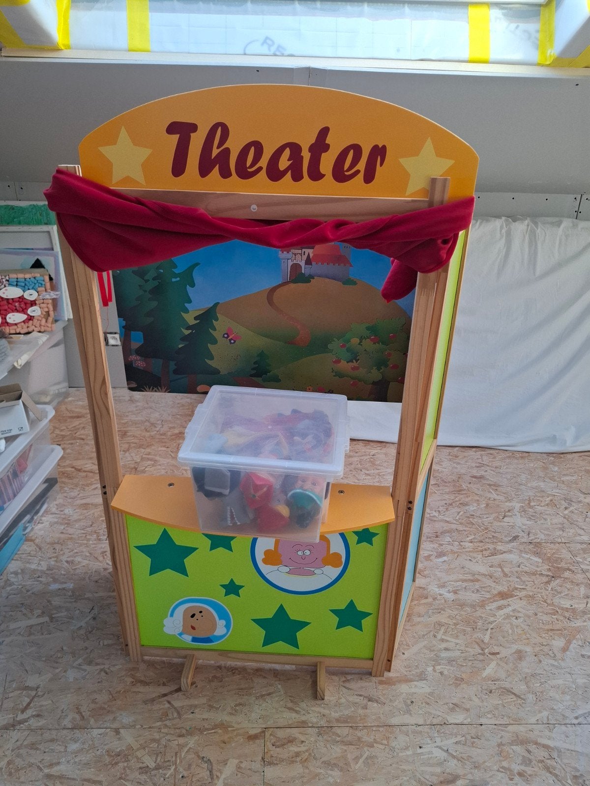 poppenkast met bijhorende popjes., Ophalen, Zo goed als nieuw, Overige typen