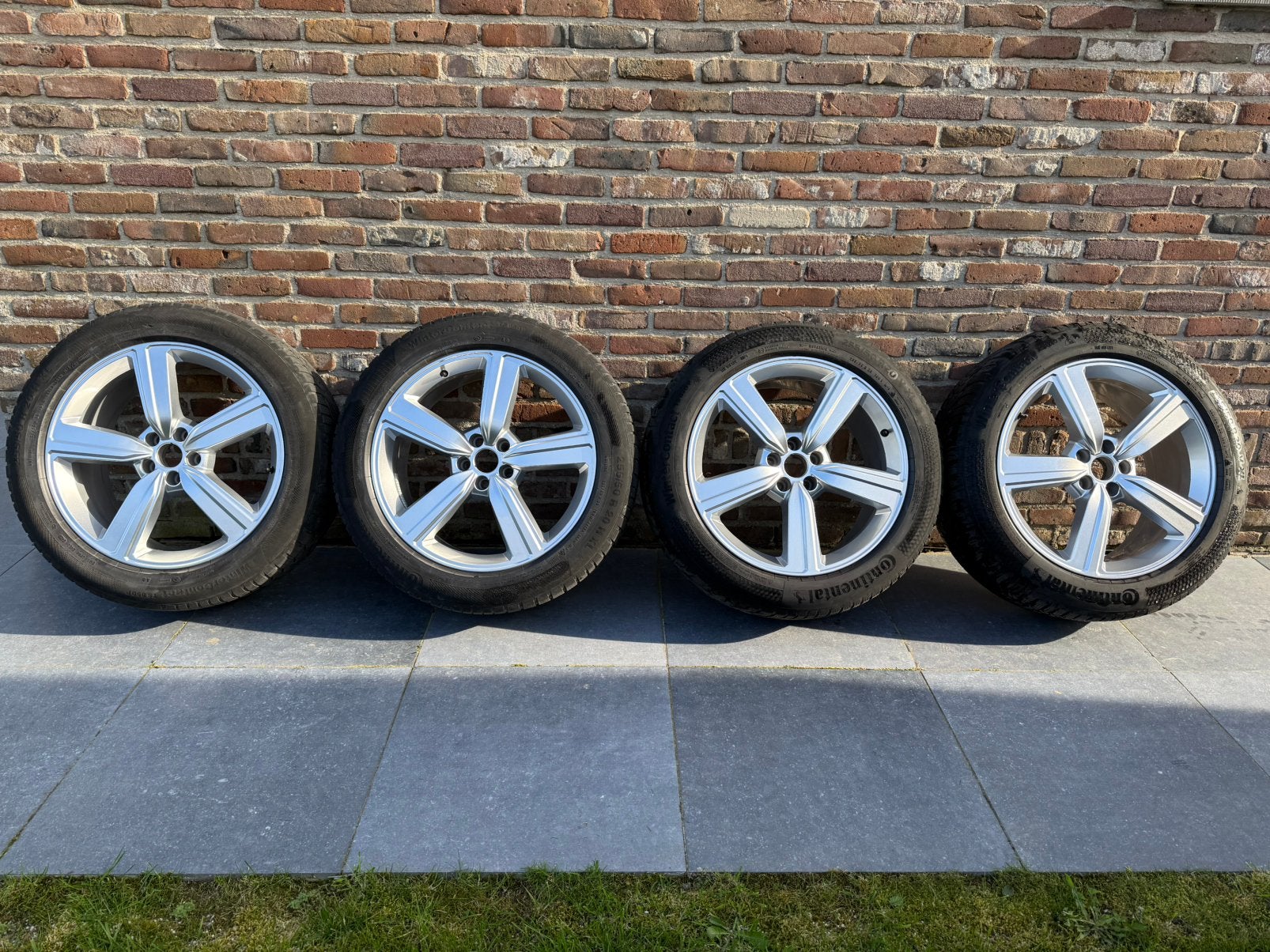 Jantes 20 pouces d'origine Audi Etron avec pneus d'hiver, Pneus et Jantes, Pneus hiver, 255 mm, Véhicule de tourisme