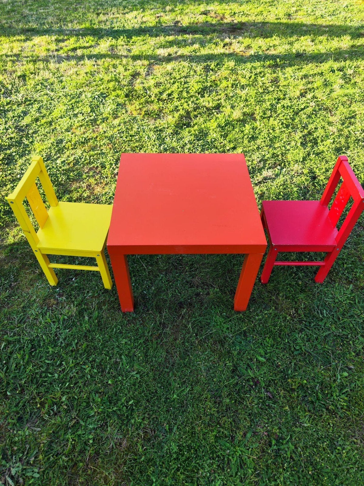 Kindertafel en 2 stoelen, Kinderen en Baby's, Kinderkamer | Tafels en Stoelen, Ophalen, Stoel(en)