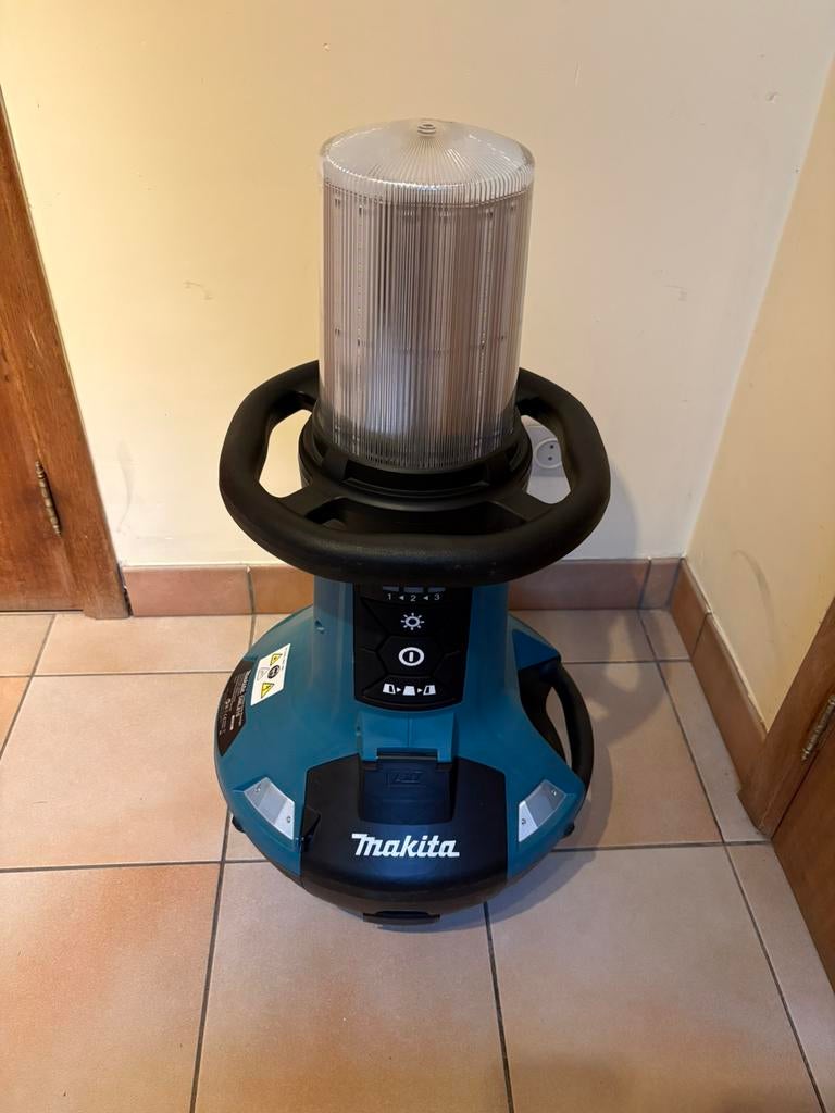 Makita DML810 accu 18V/230V werflamp 5500lm, Doe-het-zelf en Bouw, Ophalen, Zo goed als nieuw