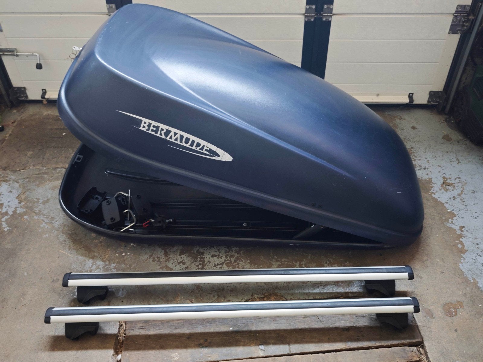coffrede toit 1m50/70cm et barre de toit Norauto, Autos : Divers, Enlèvement, Utilisé