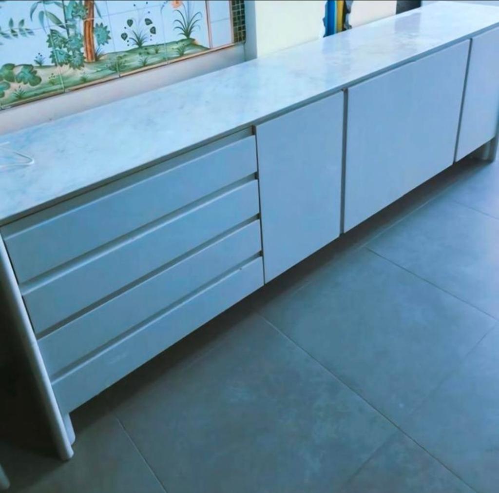Dressoir et armoire 4 portes avec tablettes marbres., Enlèvement, Avec tablette(s)