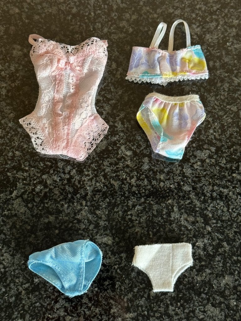 Barbie Underwear outfit ( vintage ), Enlèvement ou Envoi, Utilisé, Vêtements