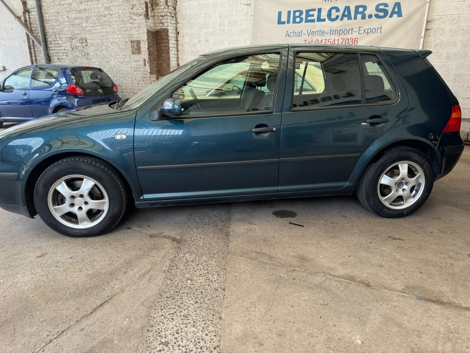 Vw Golf automatic essence 2002 85kw, Auto's, 4 deurs, Stof, 4 cilinders, 1 kW