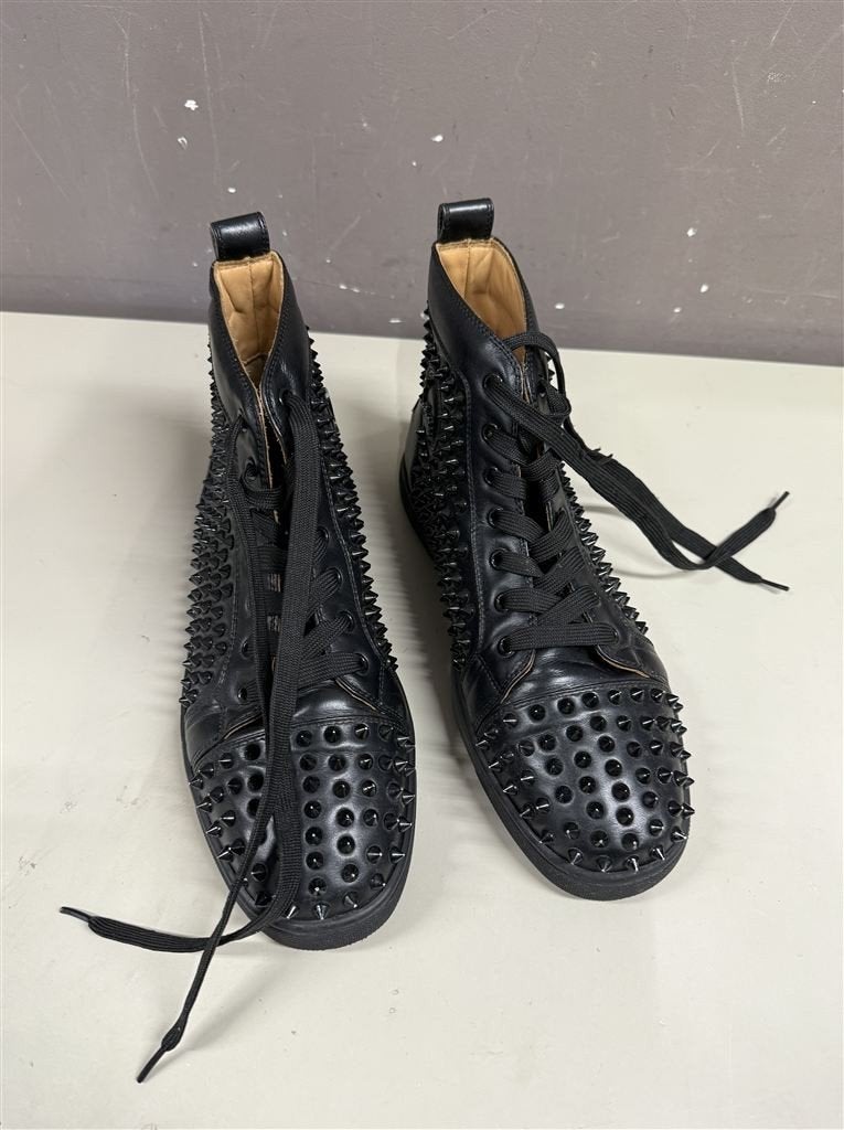 Christian Louboutin Spike High Tops 42 UK8, Ophalen of Verzenden, Zo goed als nieuw