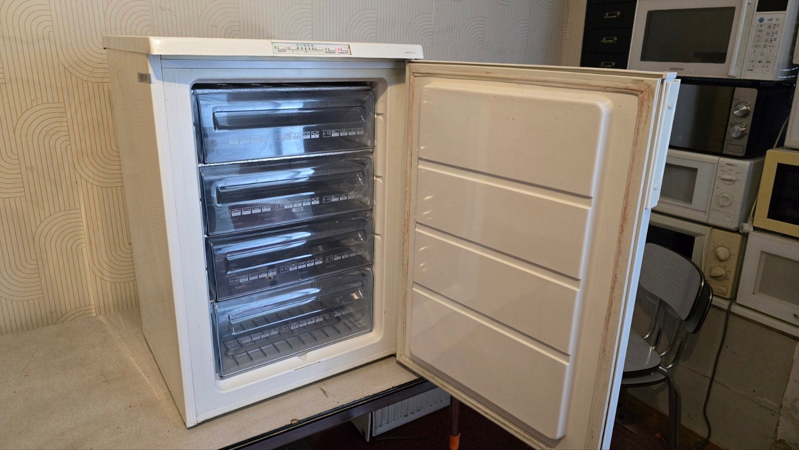 Aeg tafelvriezer met vier laden in perfecte staat, Ophalen of Verzenden, Vrieskast
