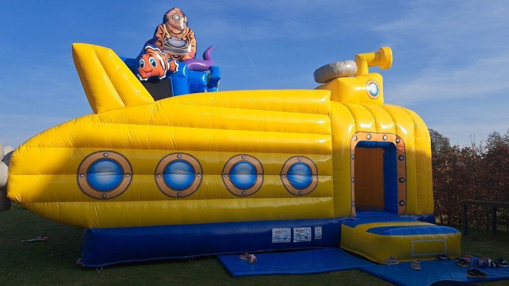 Yellow Submarine springkasteel te huur, Ophalen