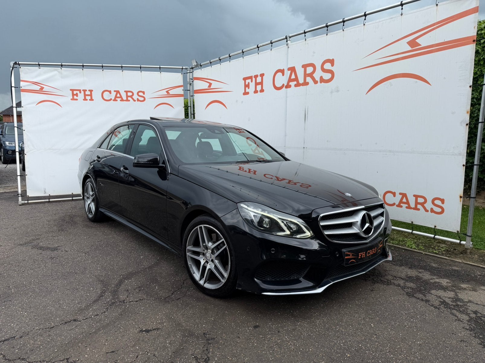 MERCEDES-BENZ E220 CDI *AMG PACKET* 7G TRONIC* FULL LED *AMG, Auto's, Mercedes-Benz, Automaat, Euro 5, Zwart, 4 cilinders