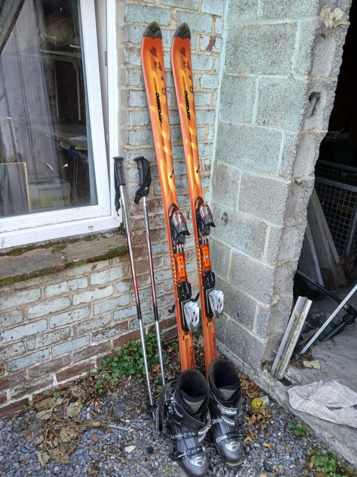 Skies met botten en stokken, Ophalen, Stokken