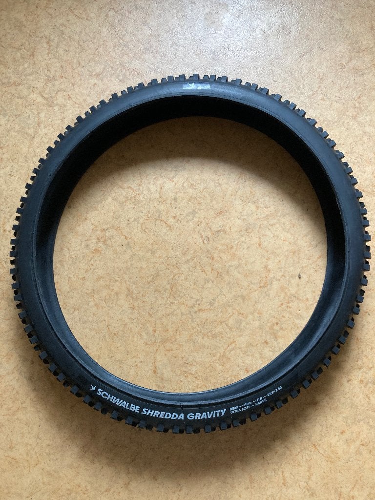 SCHWALBE SHREDDA 27.5X2.50 GRAVITY PRO ULTRASOFT RADIAL TR, Enlèvement ou Envoi, Pneu, Schwalbe