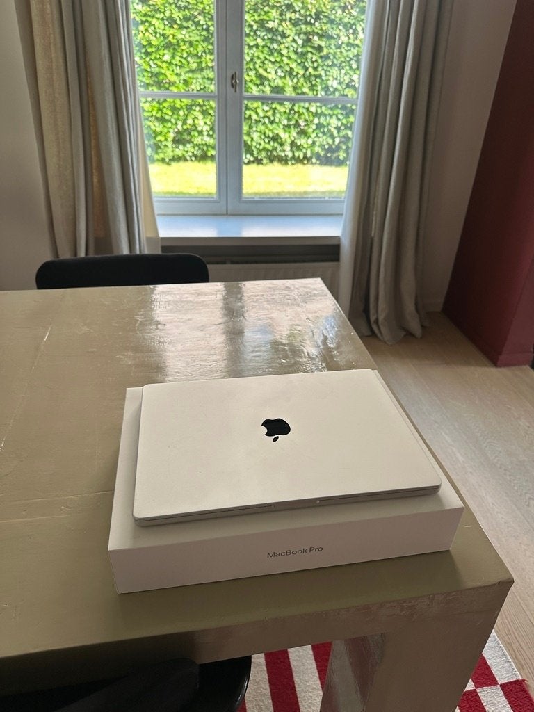 Apple Macbook Pro 2025 M4, 32 GB, 512 GB, 16 pouces, Enlèvement