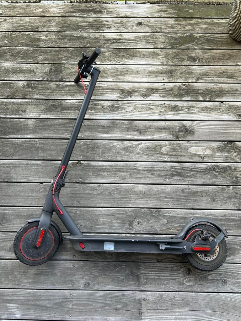 Xiaomi Mi Electric Scooter Pro – Charger Included, Fietsen en Brommers, Steps, Ophalen of Verzenden, Gebruikt, Elektrische step (E-scooter)