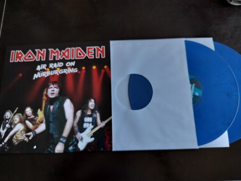 IRON MAIDEN - AIR RAID ON NURBURGRING - 2 lp color vinyl, CD & DVD, Vinyles | Hardrock & Metal, Housse de protection extérieure