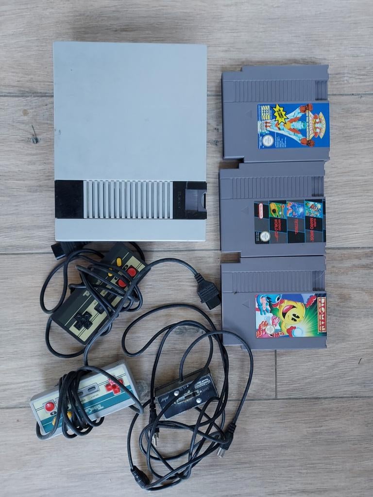 Nintendo NES — console de jeu rétro avec jeux, Enlèvement, Avec jeux