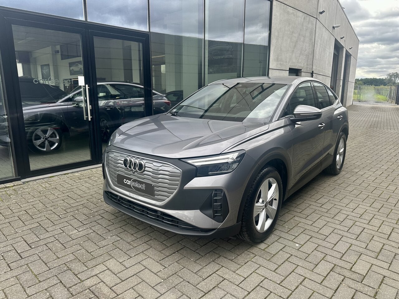 Audi Q4 e-tron 40  204cv  77KWh battery, Autos, 0 kg, Argent ou Gris, https://public.car-pass.be/vhr/7b3b86fd-bb3e-48c2-969b-0b39a53c36f7