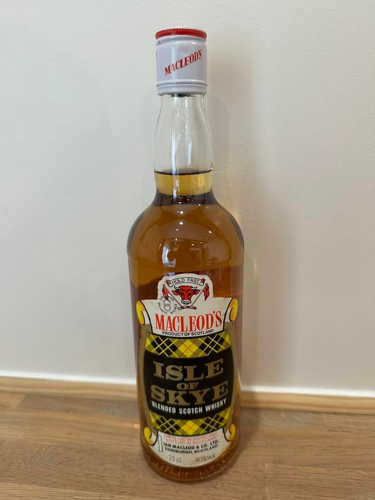 BLENDED SCOTCH WHISKY VAN ISLE OF SKYE MACLEOD 40% (~1970), Verzenden, Zo goed als nieuw