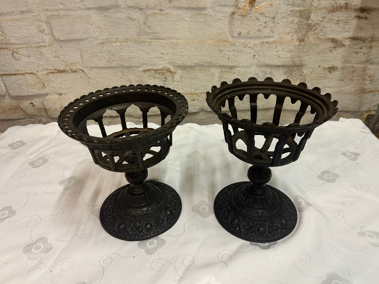 Paire d’anciennes jardinières en fonte ajourée – vintage, Maison & Meubles, Enlèvement, Utilisé