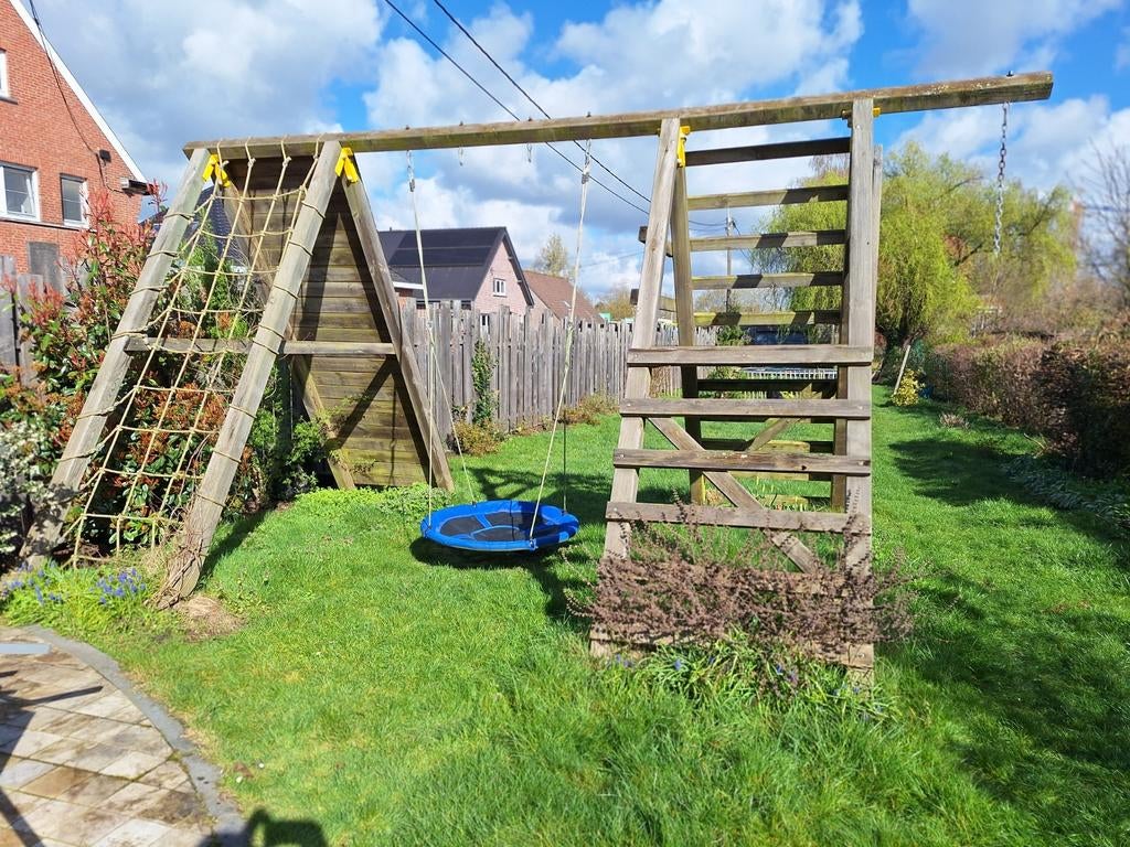 Équipement de jeu extérieur avec mur d'escalade et filet., Enlèvement, Utilisé, Mur d'escalade
