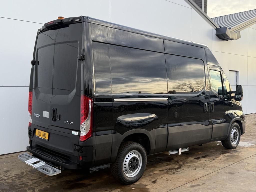 Iveco Daily 35S18 3.0 L2H2 Airco Adaptieve Cruise Control Ca, Auto's, Achterwielaandrijving, 4 cilinders, Iveco, Zwart