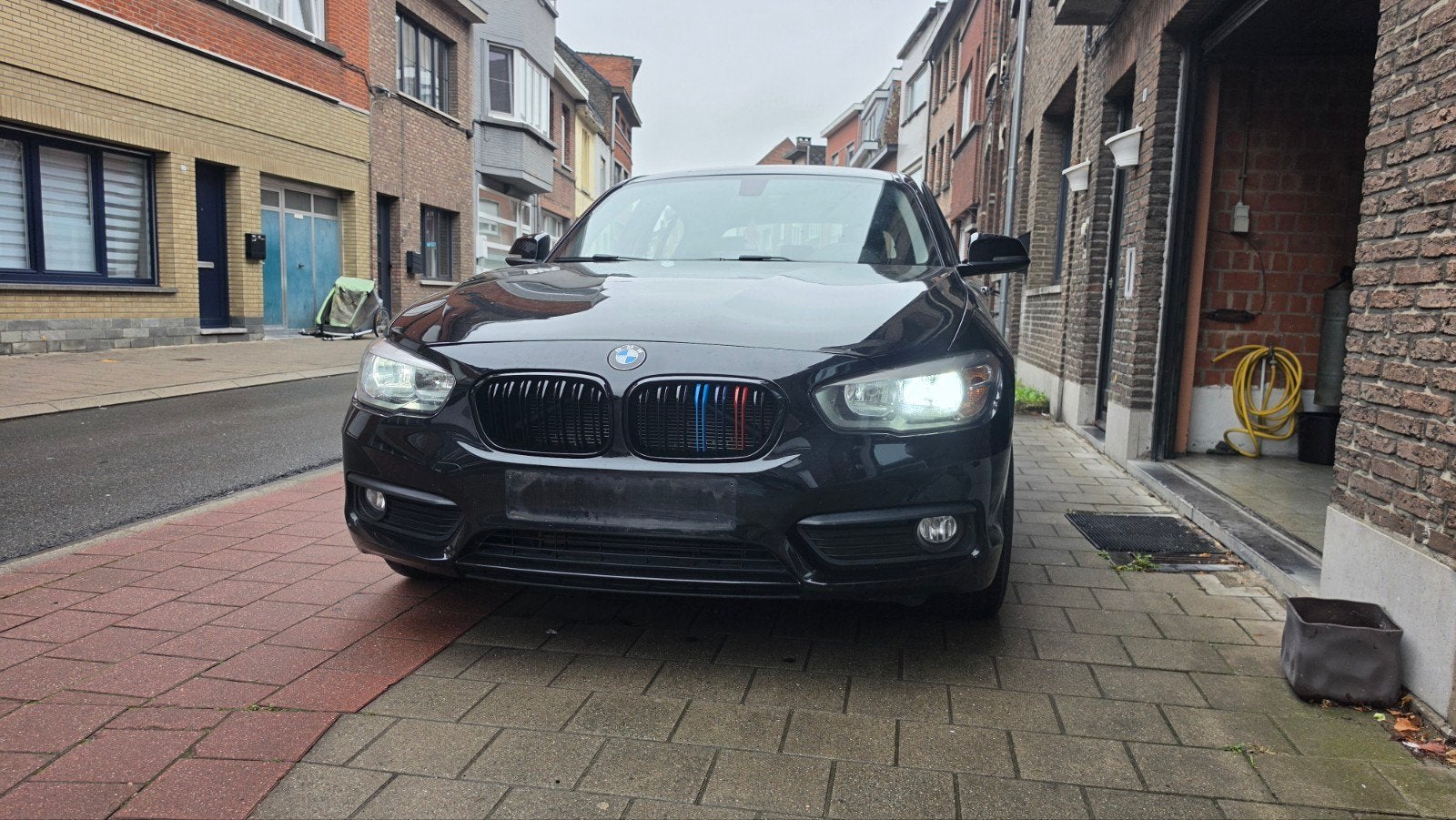 BMW 116i F20 - 2015 - 217 000 km - Très bon état, Autos, Achat, Capteur de lumière, Boîte manuelle, Noir