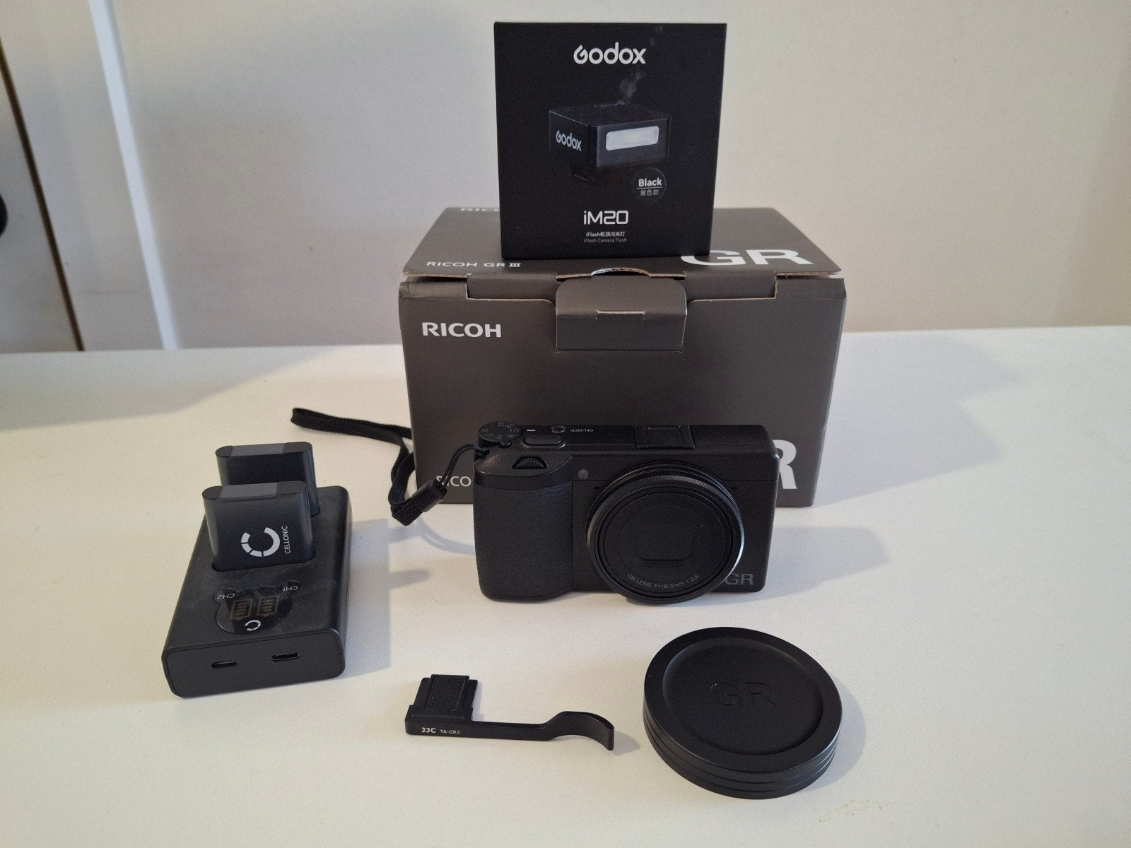Ricoh GR III – Slechts 759 clicks – Nieuw- Aankoop 10/2024, TV, Hi-fi & Vidéo, Appareils photo numériques, Sans zoom optique, Autres Marques